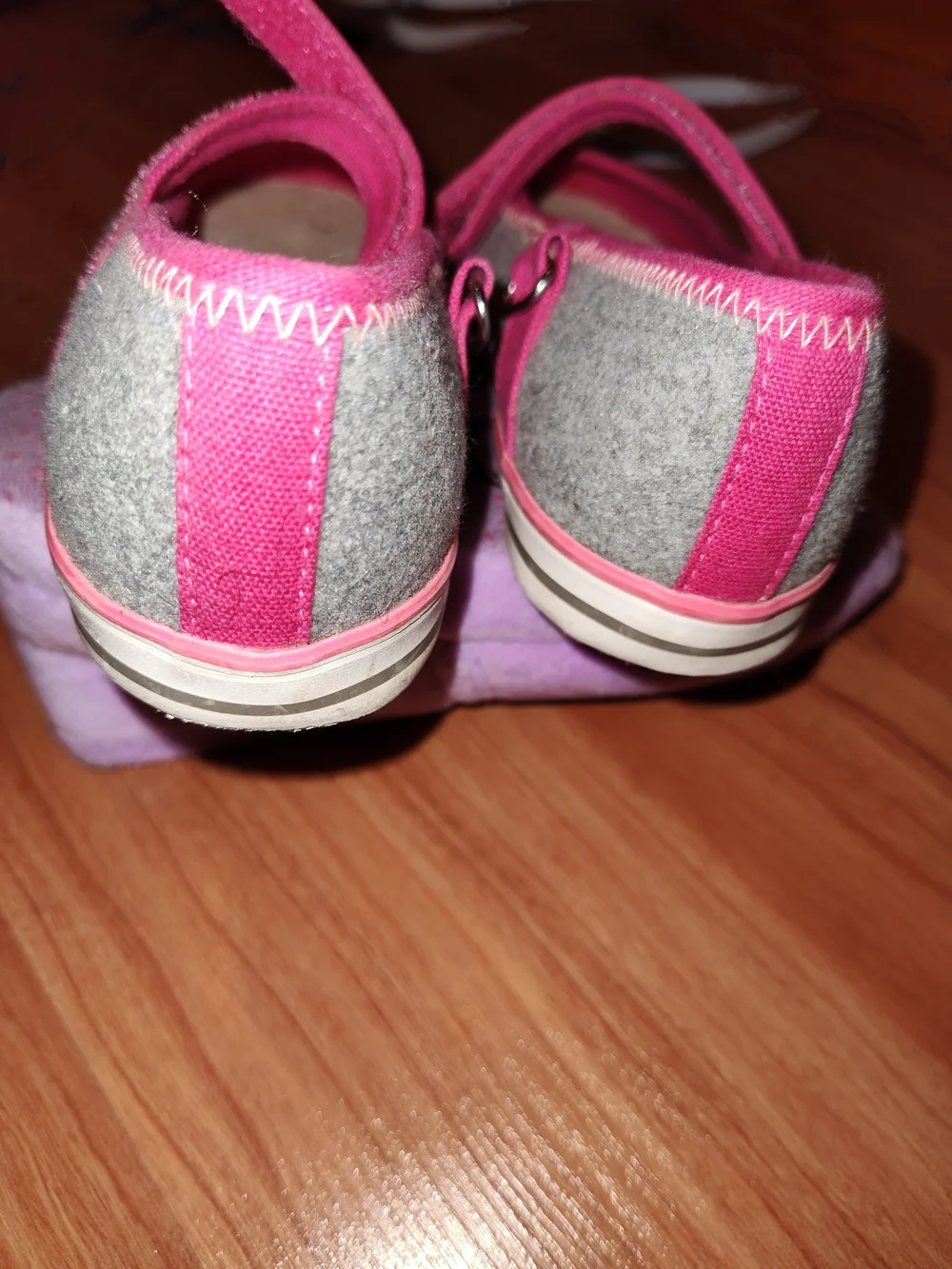 Umi Girls Gray Felt Mary Janes with Pink Trim